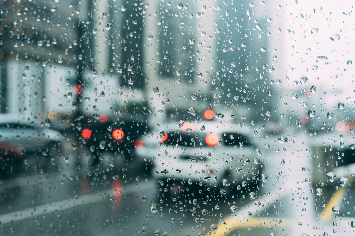 Perawatan Mobil di Musim Hujan: Tips Keselamatan